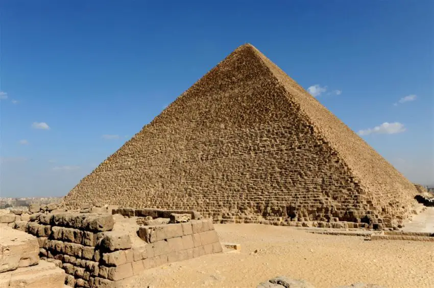 https://www.scifacts.net/wp-content/uploads/2021/07/giza-pyramids.jpg